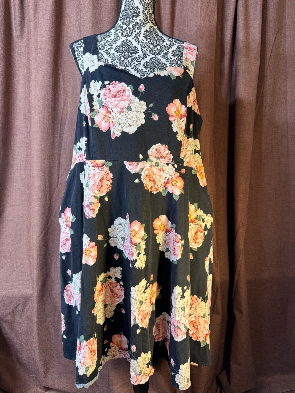Royal Monk Floral Black 50’s Pin-up dress with Pink Rose Print size 4xl